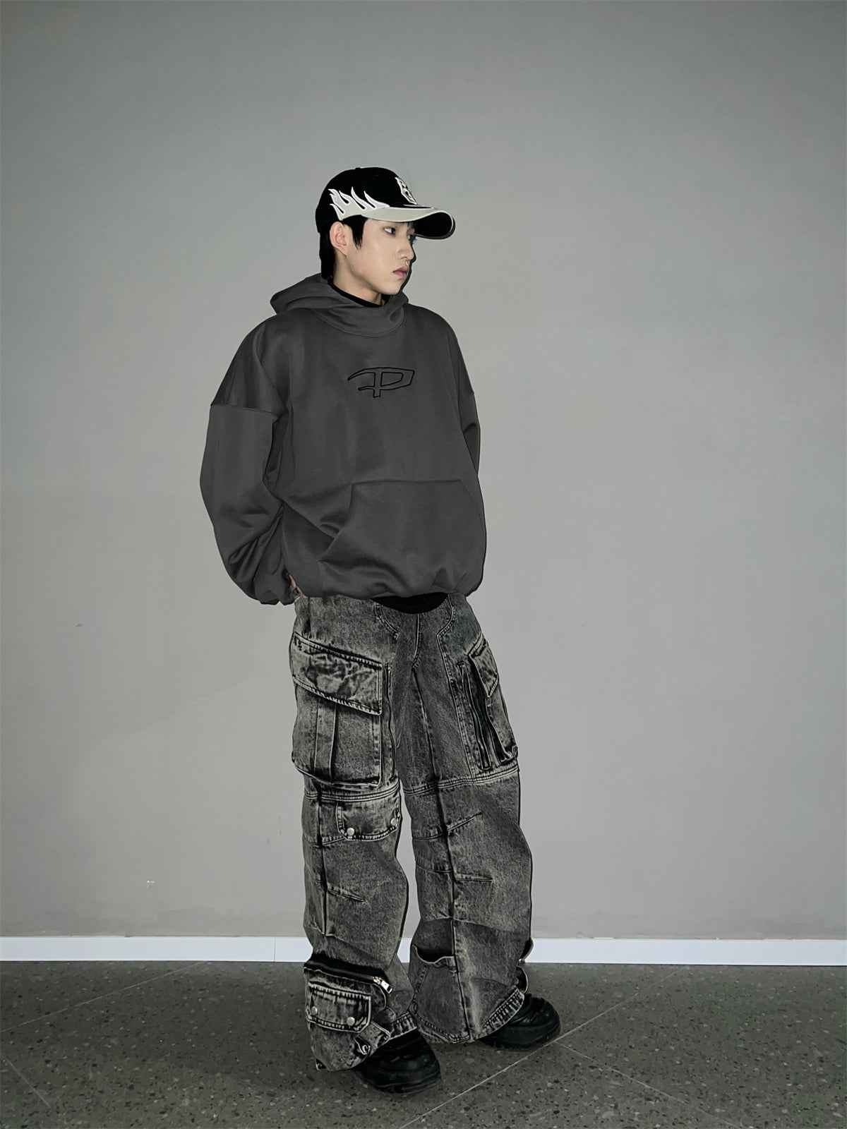 Work Style Multi-Pocket Jeans