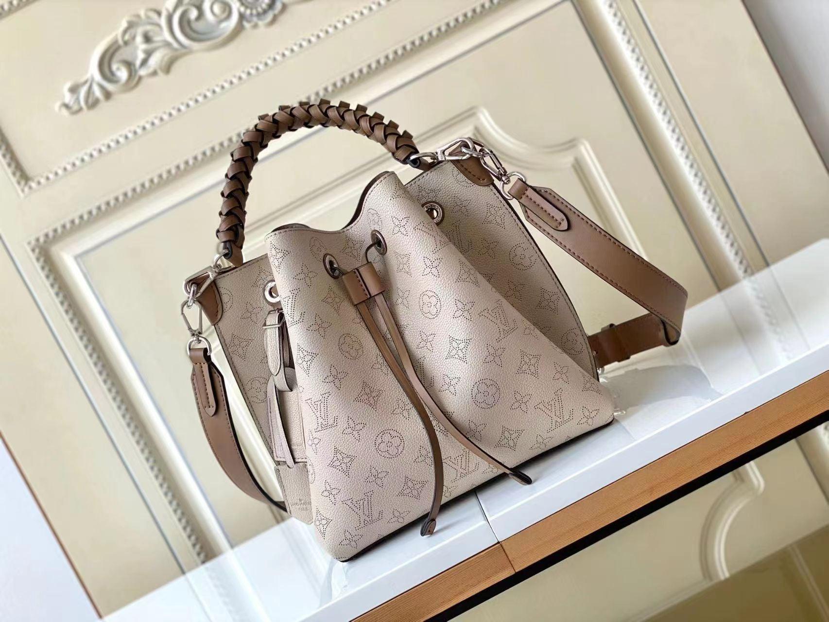 LuVi Muria Monogram M587889 01 luxurysteps