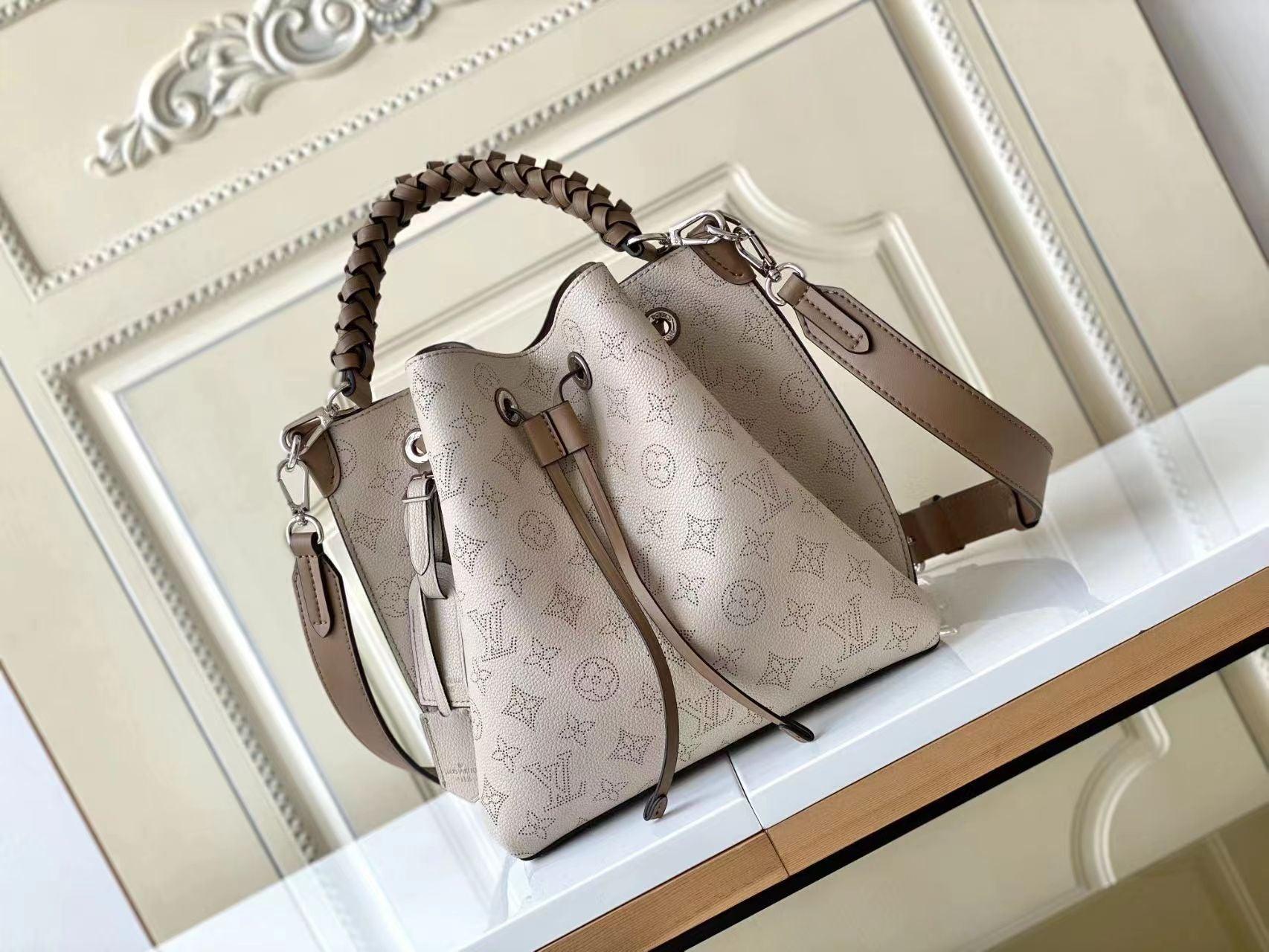 LuVi Muria Monogram M587889 01 luxurysteps