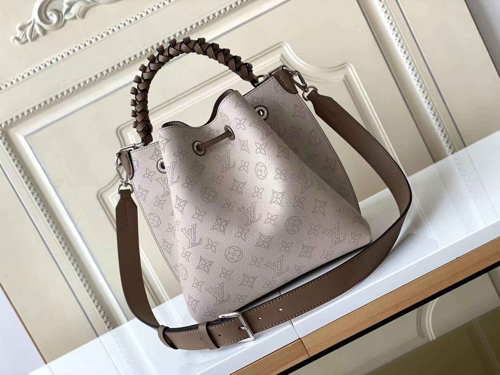 LuVi Muria Monogram M587889 01 luxurysteps