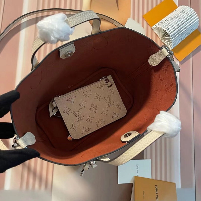 Luxury Bag LuVi Monogram M21849.