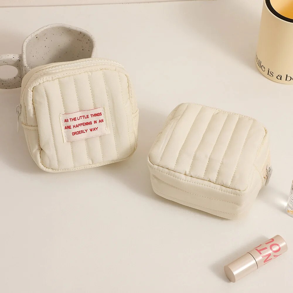 Compact Kawaii Cosmetic Case Nyzzle
