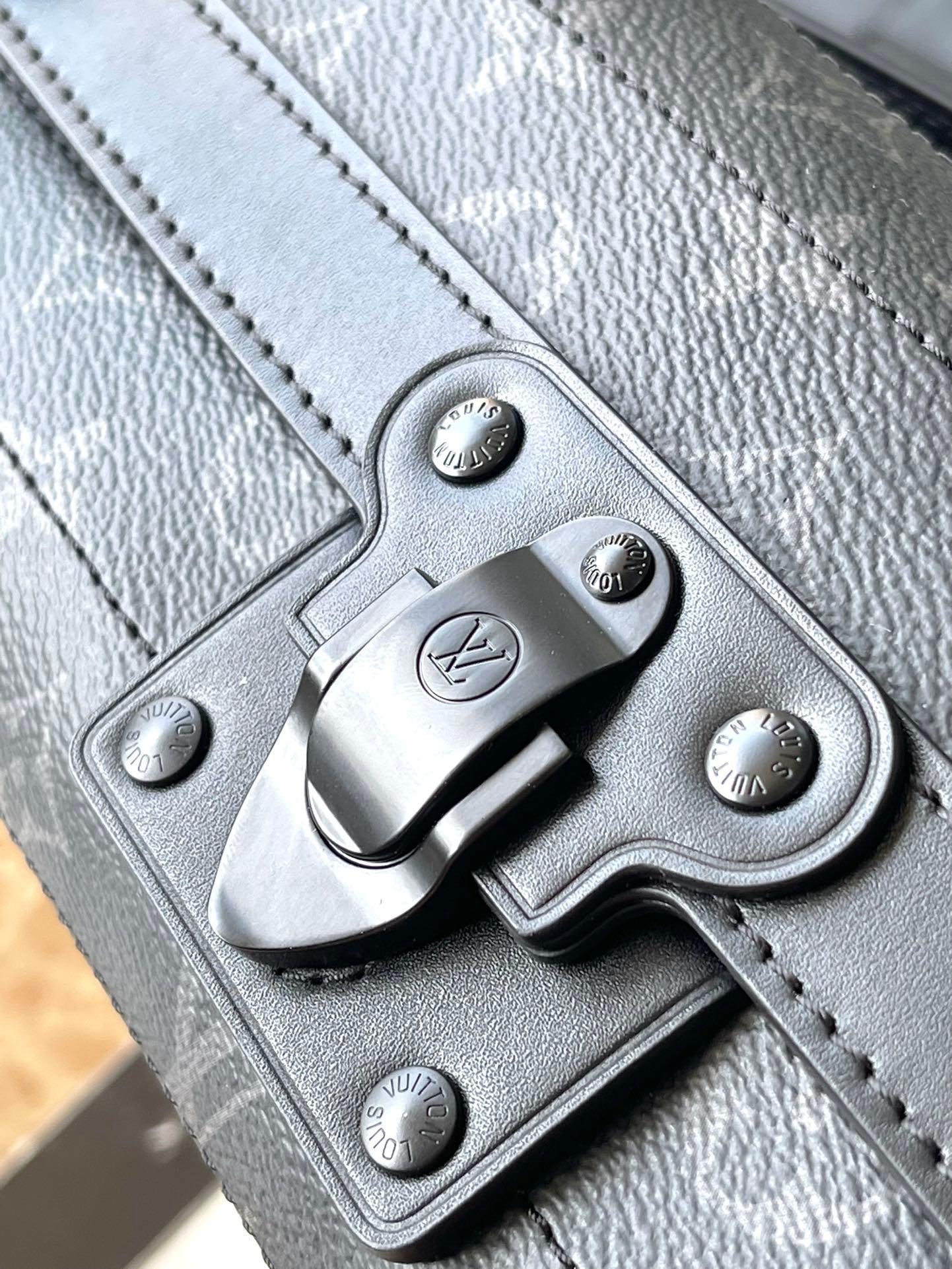 LV Soul Trunk East West Monogram Dus M11744 1984brand