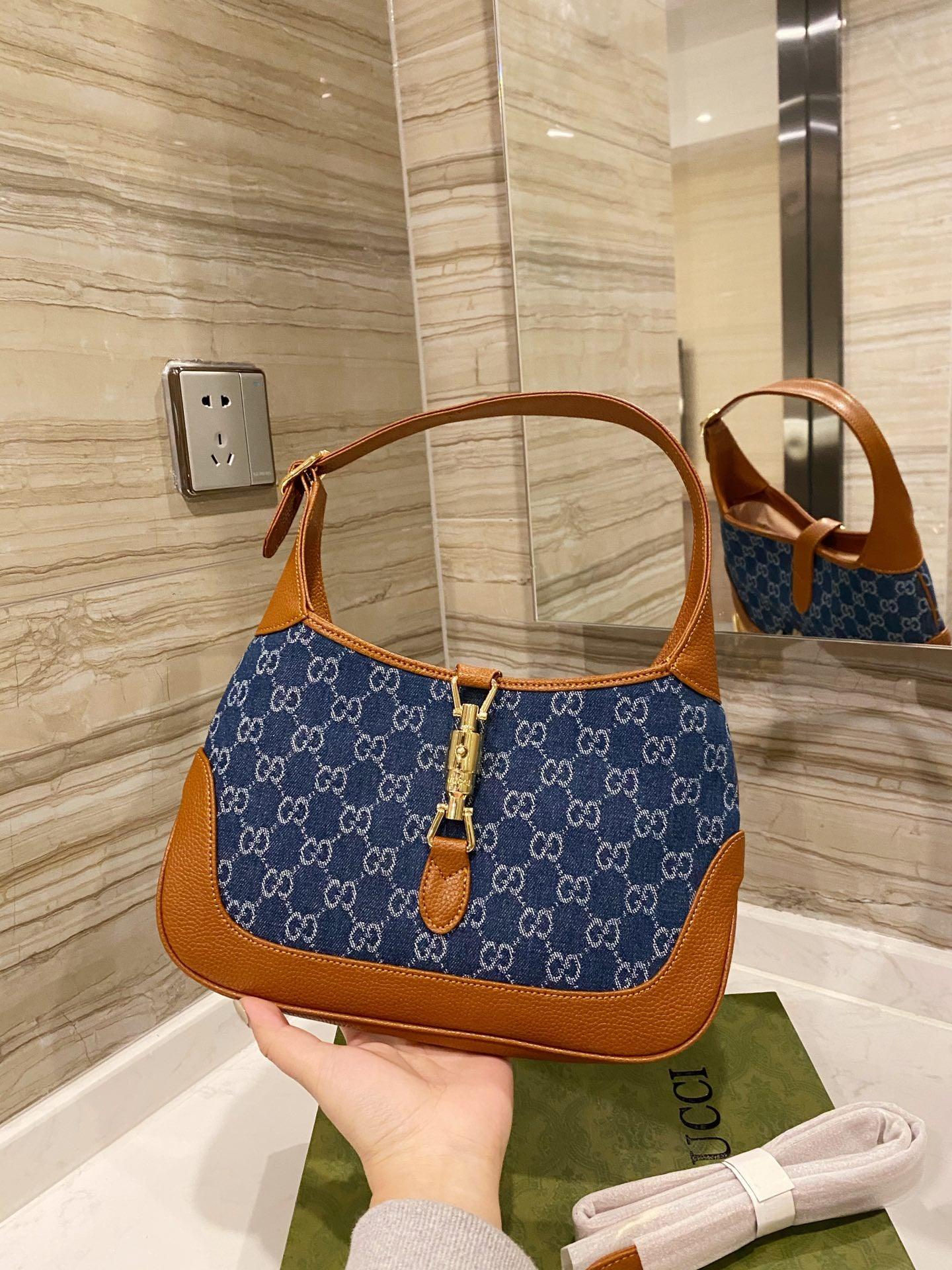 Sneakerhill - Luxury Edition Bags GCI 220 Sneakerhill