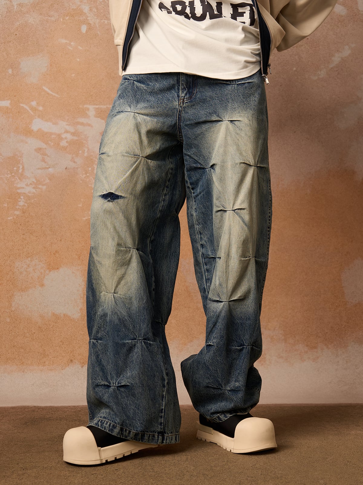Distressed Washed Pleated Jeans - Goatlv