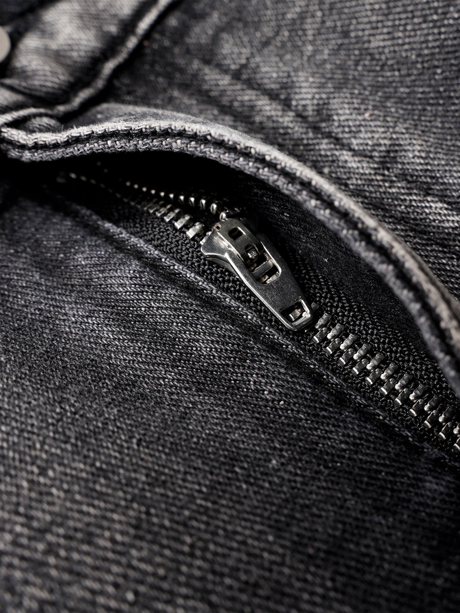 Washed Distressed Pleated Cargo Jeans - Goatlv