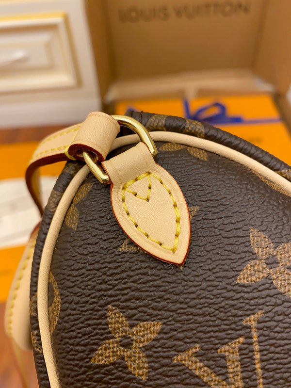 BFWD - LOV Bags - 1049 Bags Fashion Waves