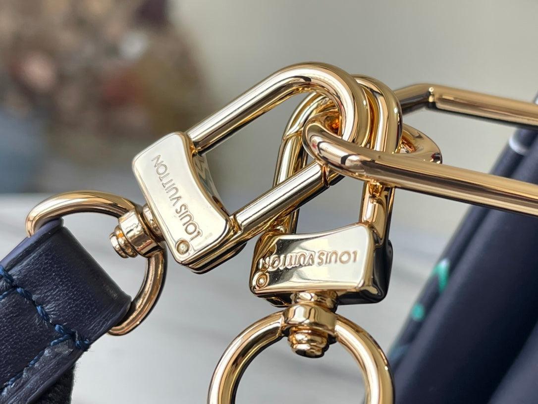 LV Monogram M21209 luxurysteps