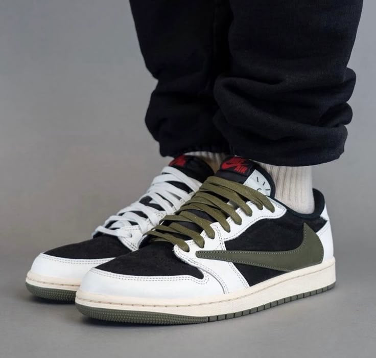 Custom Travis Scott x Fragment x Air Jordan 1 Low DZ4137 106 - sneakershuborg