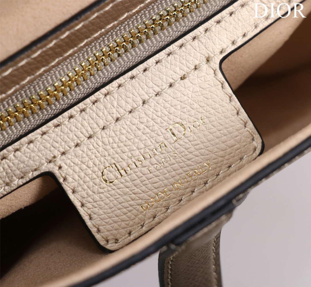 1984 - Saddle Bag With Strap Gold Grained Calfskin - GoatLV