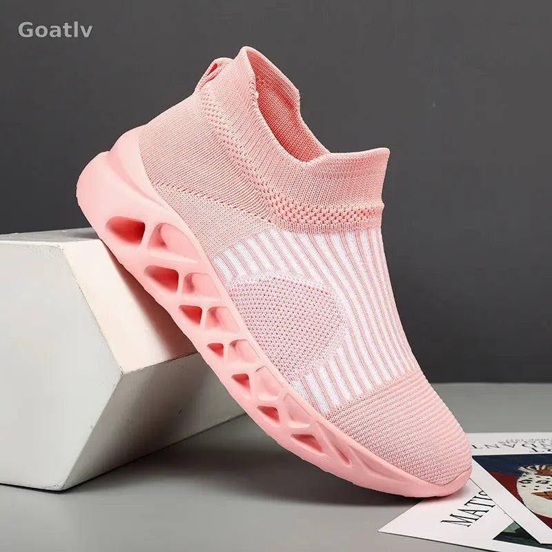Strato Swift T4 Sneakers - Goatlv