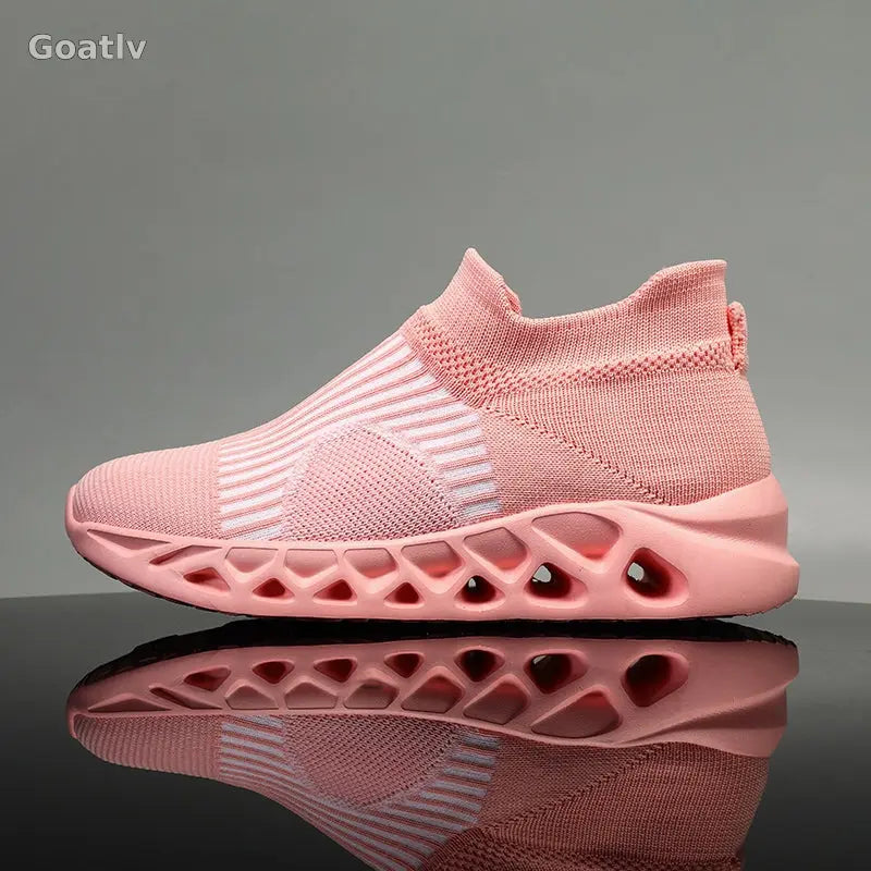 Strato Swift T4 Sneakers - Goatlv