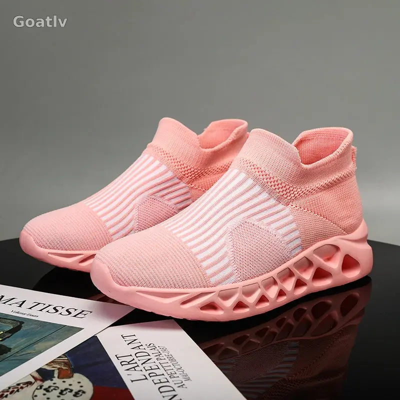 Strato Swift T4 Sneakers - Goatlv