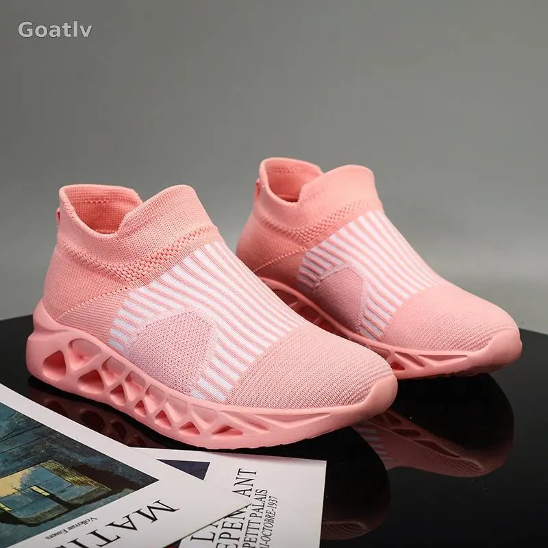 Strato Swift T4 Sneakers - Goatlv