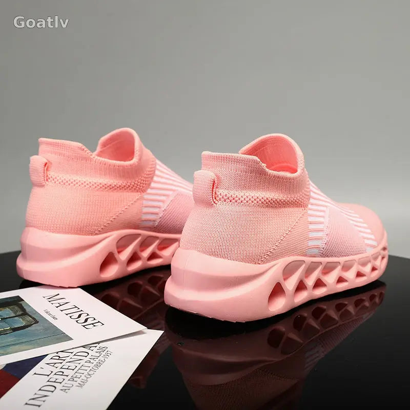 Strato Swift T4 Sneakers - Goatlv