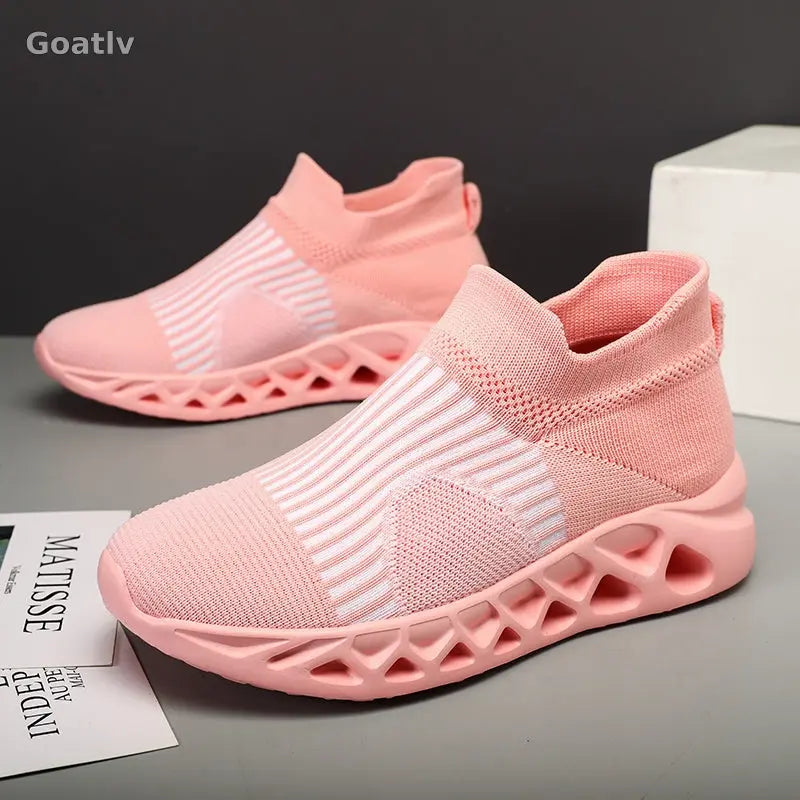 Strato Swift T4 Sneakers - Goatlv