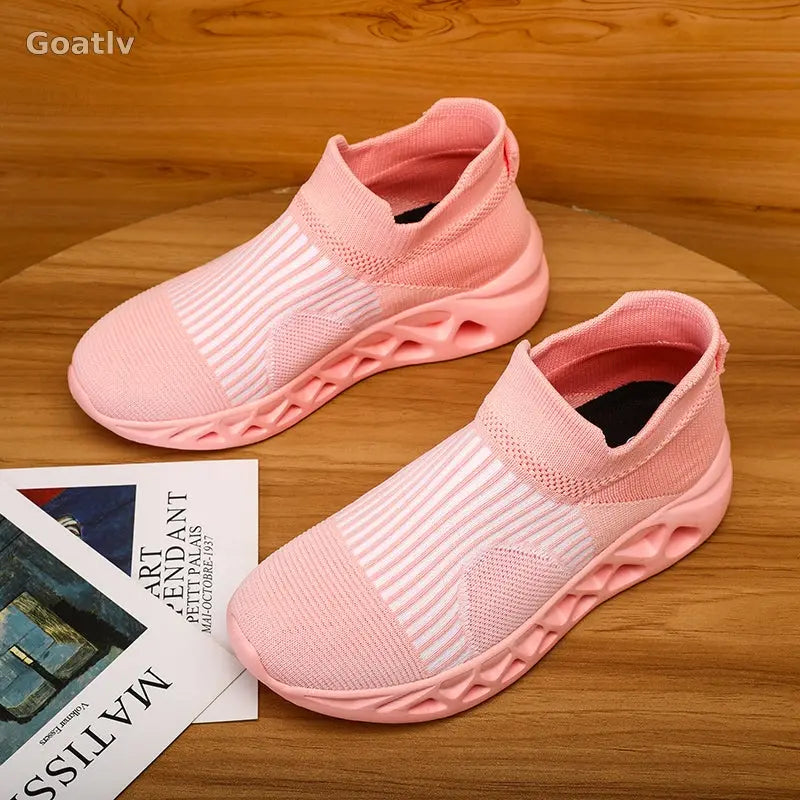 Strato Swift T4 Sneakers - Goatlv