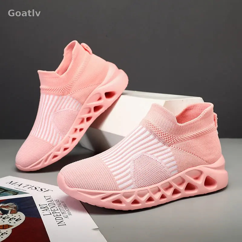 Strato Swift T4 Sneakers - Goatlv