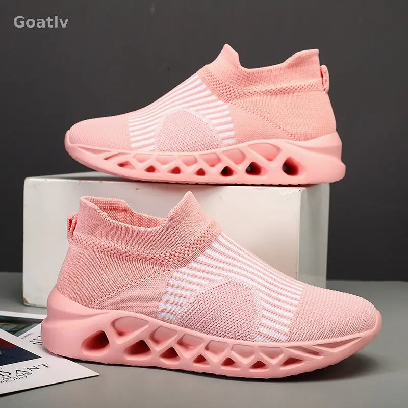 Strato Swift T4 Sneakers - Goatlv