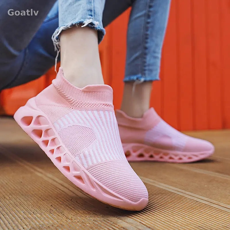 Strato Swift T4 Sneakers - Goatlv