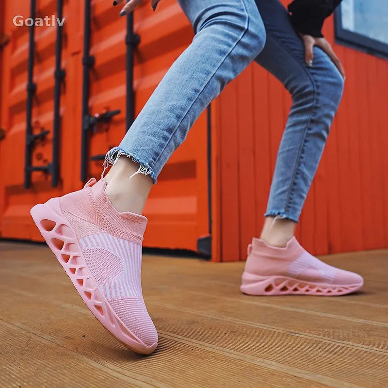 Strato Swift T4 Sneakers - Goatlv