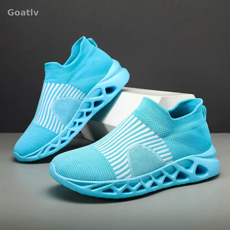 Strato Swift T4 Sneakers - Goatlv