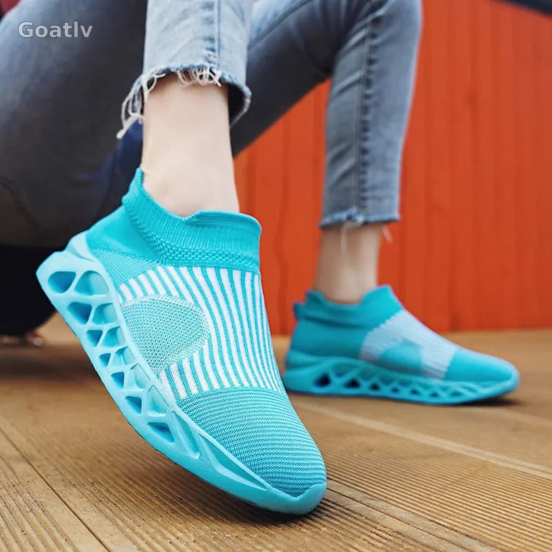 Strato Swift T4 Sneakers - Goatlv