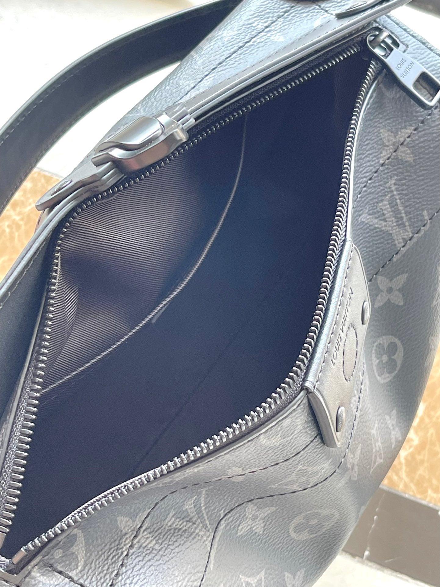 LV Soul Trunk East West Monogram Dus M11744 1984brand
