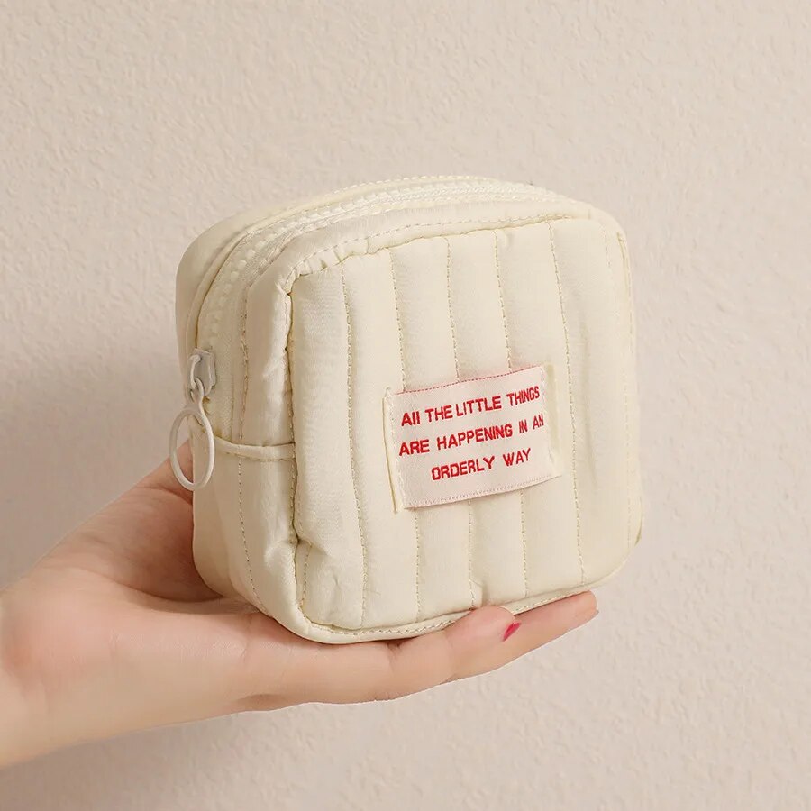 Compact Kawaii Cosmetic Case Nyzzle
