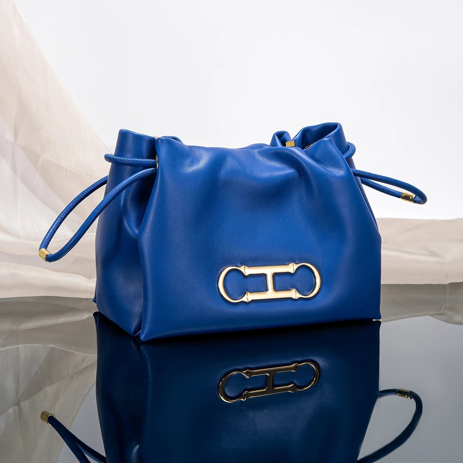 Chic Solid Color Retro Style Women's Drawstring Shoulder Bag Trendha