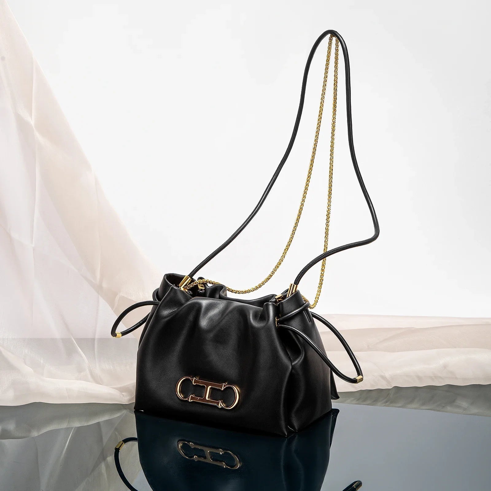 Chic Solid Color Retro Style Women's Drawstring Shoulder Bag Trendha