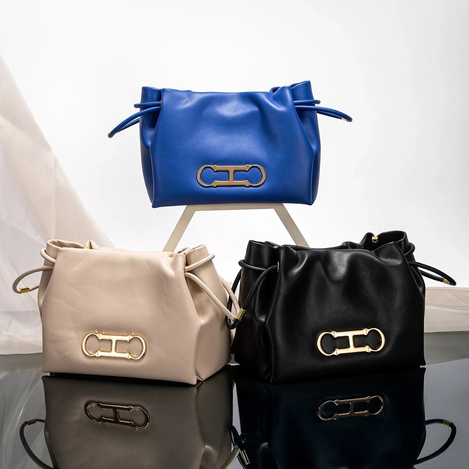 Chic Solid Color Retro Style Women's Drawstring Shoulder Bag Trendha