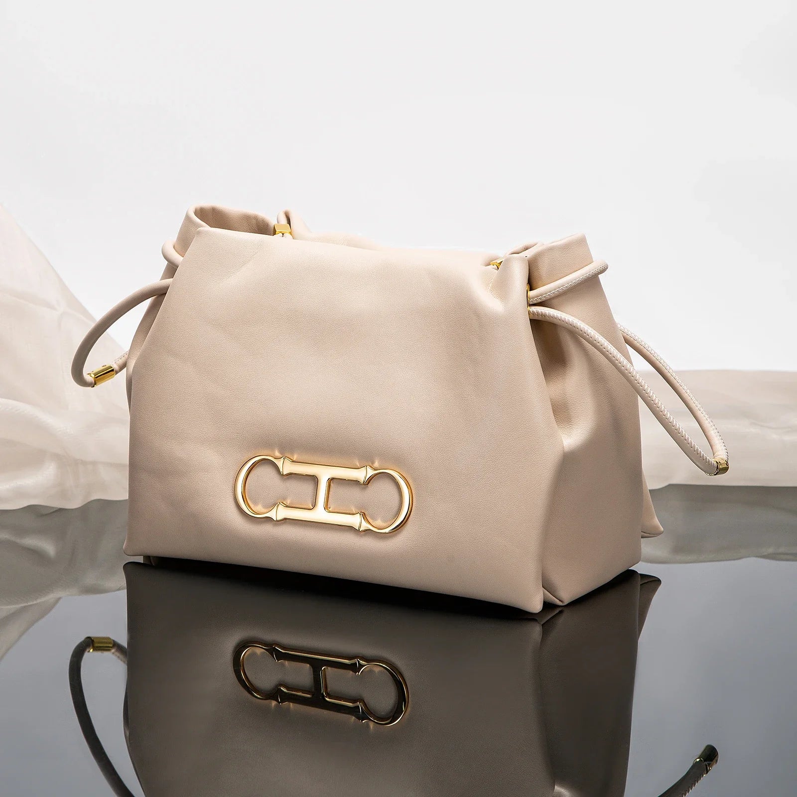 Chic Solid Color Retro Style Women's Drawstring Shoulder Bag Trendha